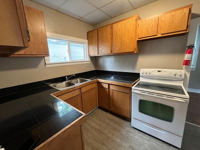 Foto del edificio - 319 E Main St