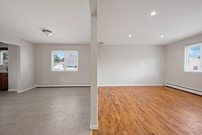 Building Photo - 431 Ellendale Ave