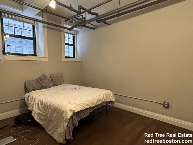Building Photo - 116 Riverway