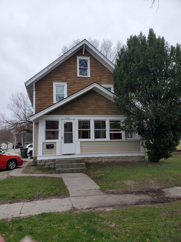 2518 Knapp St, Ames, IA 50014 House Rental in Ames, IA