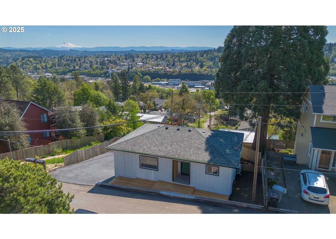 Primary Photo - 4685 Riverview Ave