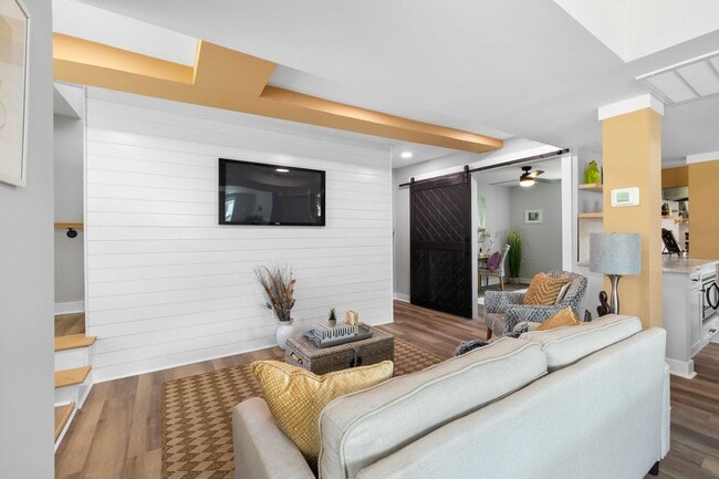 Building Photo - Newly renovated 4 bed 2.5 bath, located in downtown Wilmington