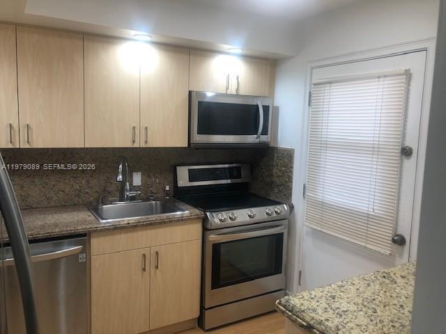 Foto del edificio - 251 Galen Dr