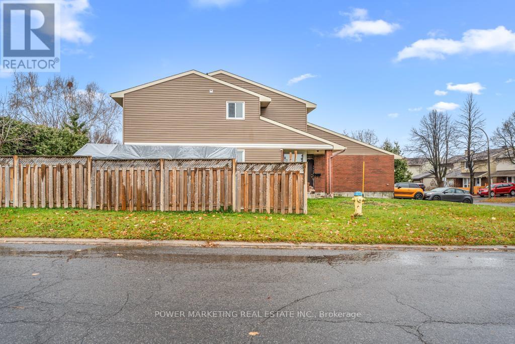 Building Photo - 1631 Saxony Crescent