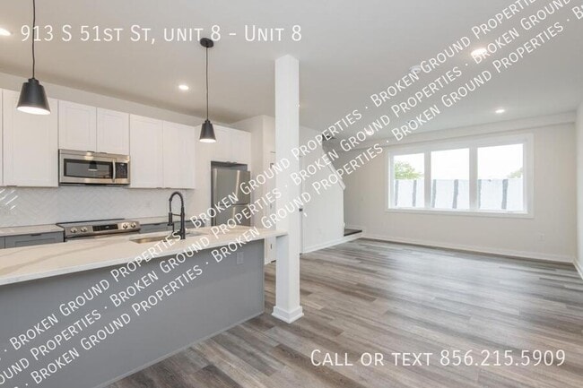 Photo - 913 S 51st St Apartment