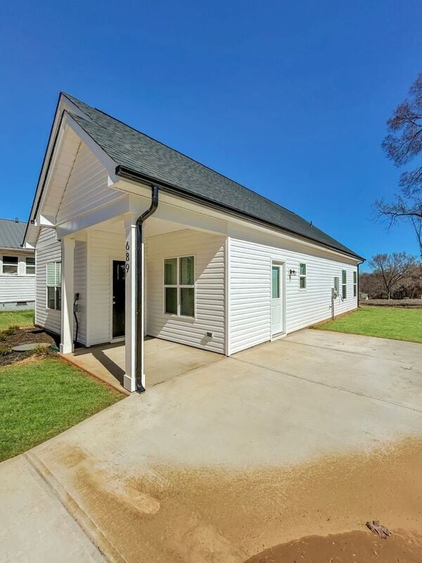 Building Photo - 689 S Elm St