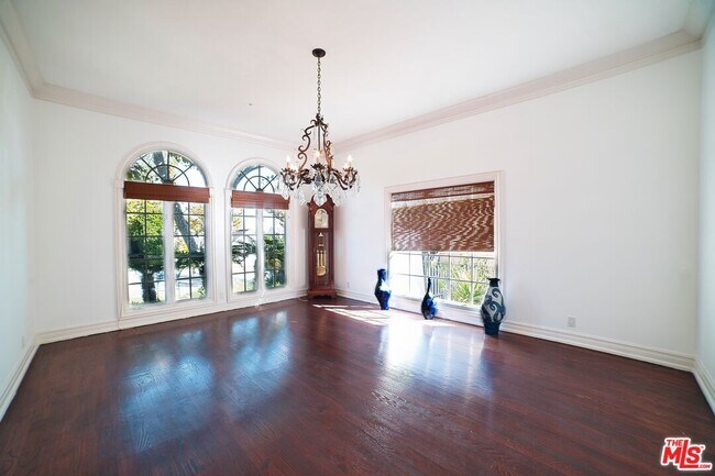 Foto del edificio - 493 S Spalding Dr