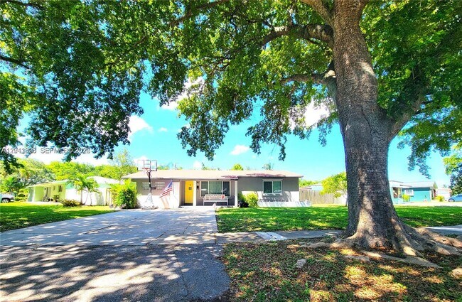 Foto del edificio - 5721 Jefferson St