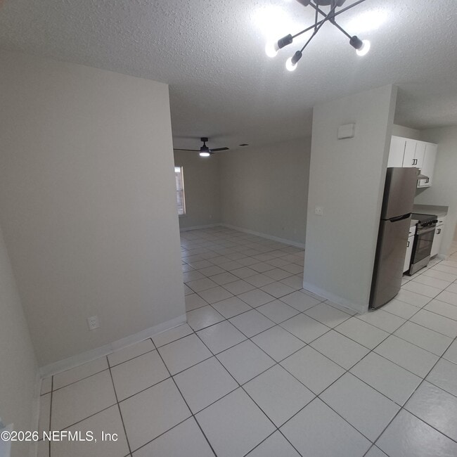 Building Photo - 253 Stillwell Ave