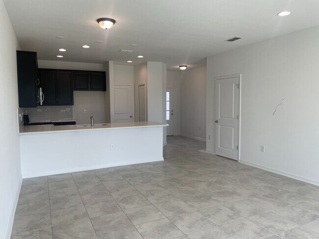 Foto del edificio - Luxury Townhome with Garage & Resort-Style Amenities in 32092