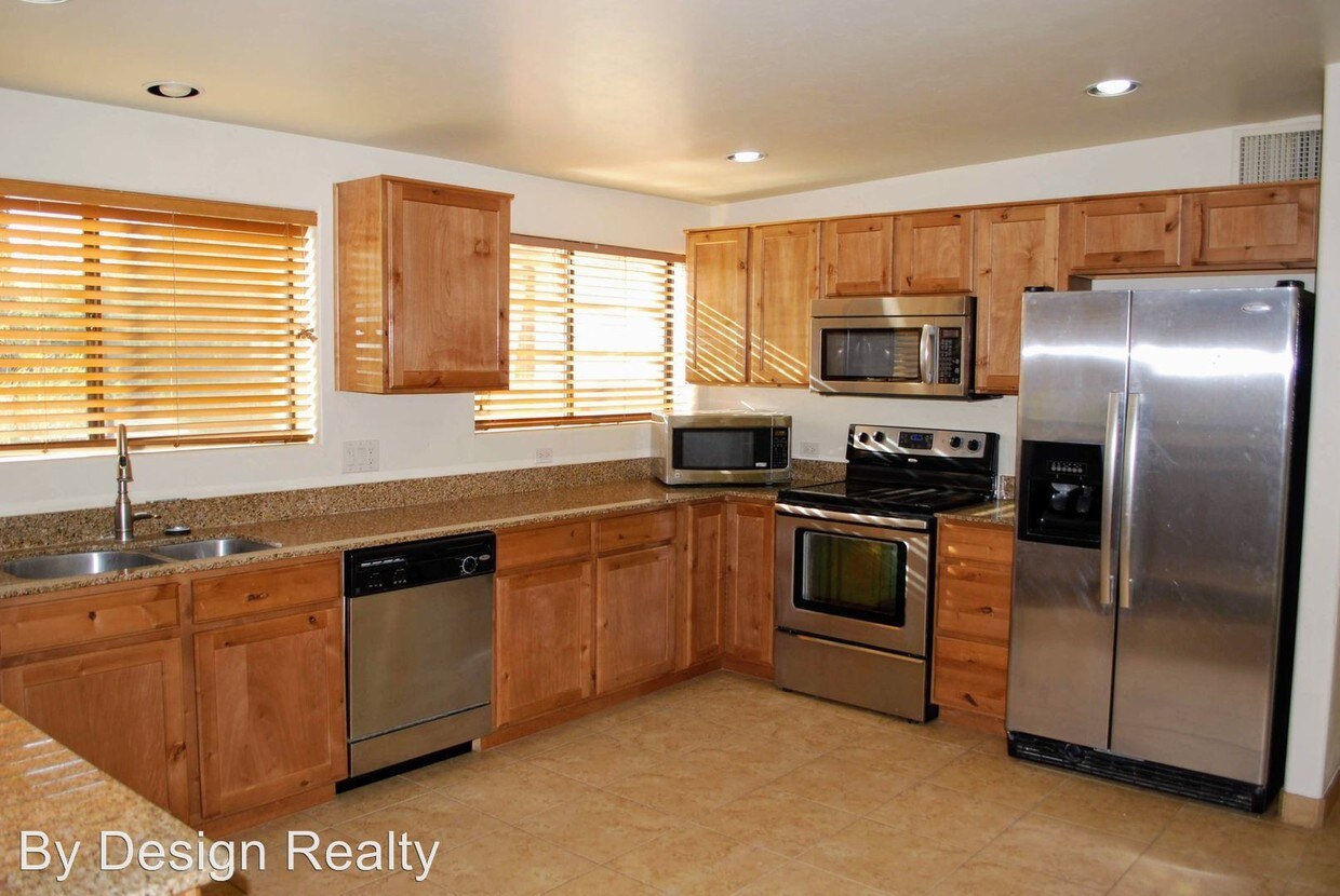 Primary Photo - 6 br, 3 bath House - 3752 N Tres Lomas Place