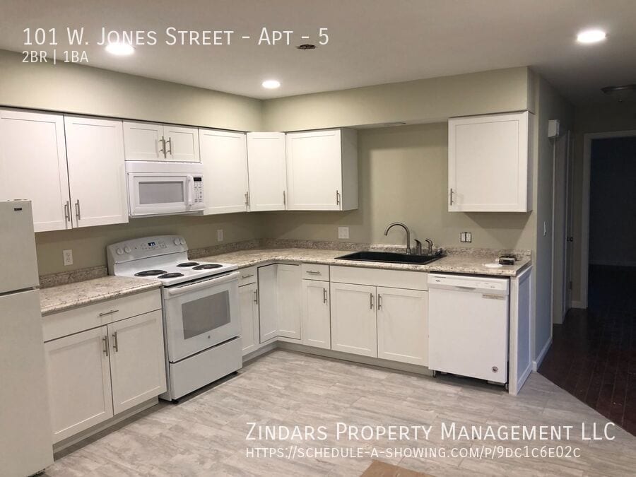 Foto principal - Newly remodeled 2 bedroom 1 bath apartment...