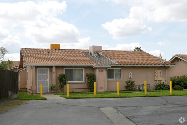 Foto del edificio - 301-445 W Oakwood Dr