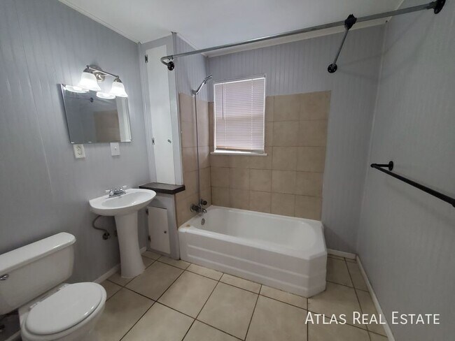 Building Photo - 2130 5th Ave