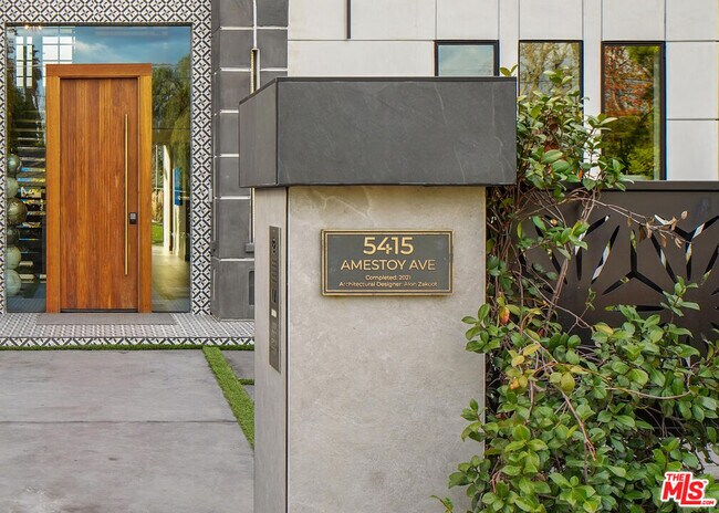 Foto del edificio - 5415 Amestoy Ave