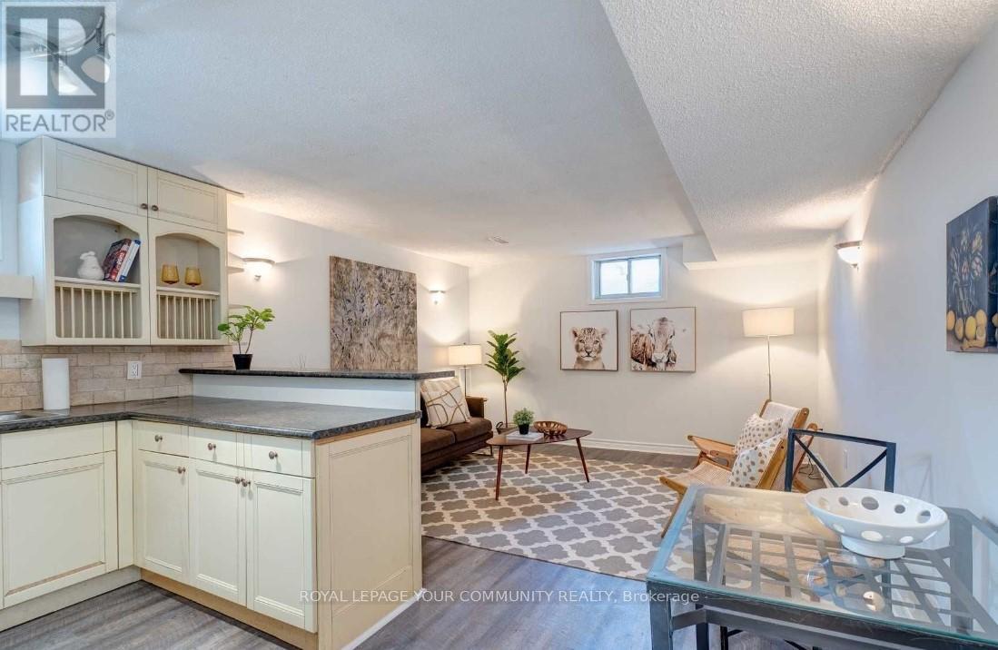 Primary Photo - 241 Pickering St