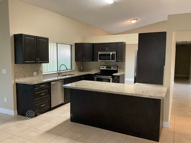 Foto del edificio - 5341 Hawkes Bluff Ave