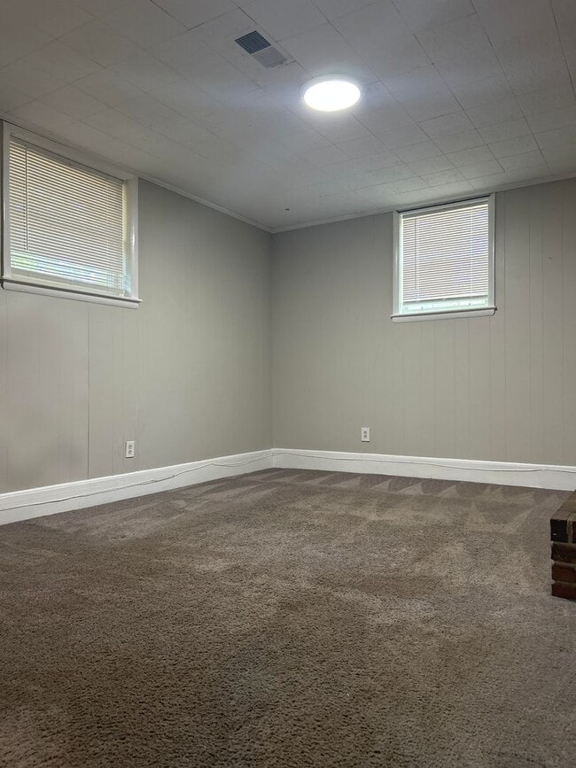 Building Photo - 4 Bed 2 Bath in Decatur!