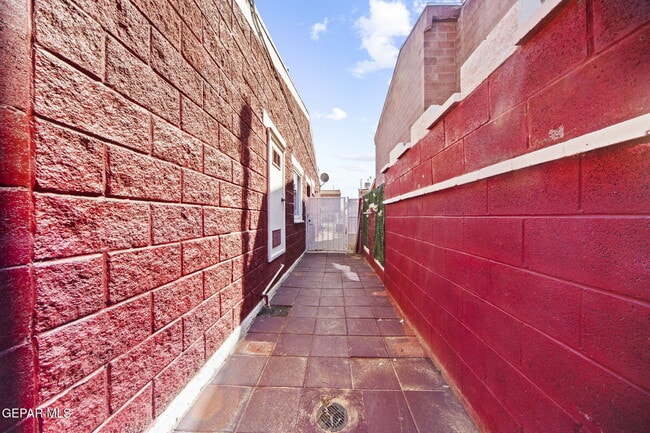 Building Photo - 11049 Marisma Ct