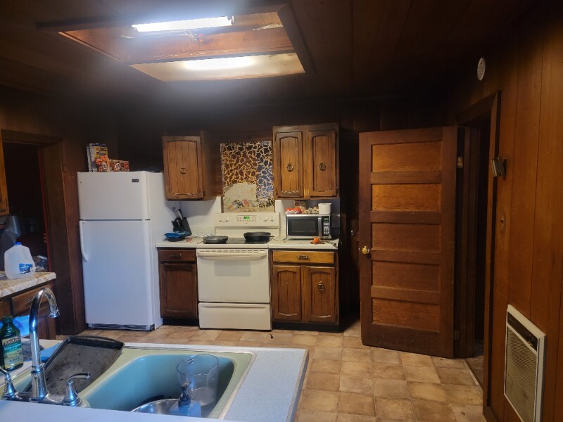 384 Willow Ave, Redway, CA 95560 House Rental in Redway, CA