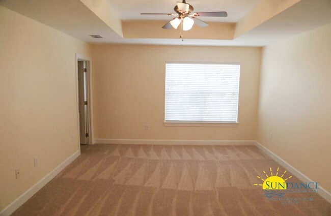 Building Photo - Charming 3 Bedroom Townhome in Santa Rosa ...