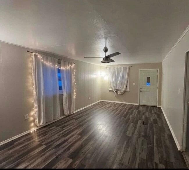 Building Photo - 439 Rosewood Ct