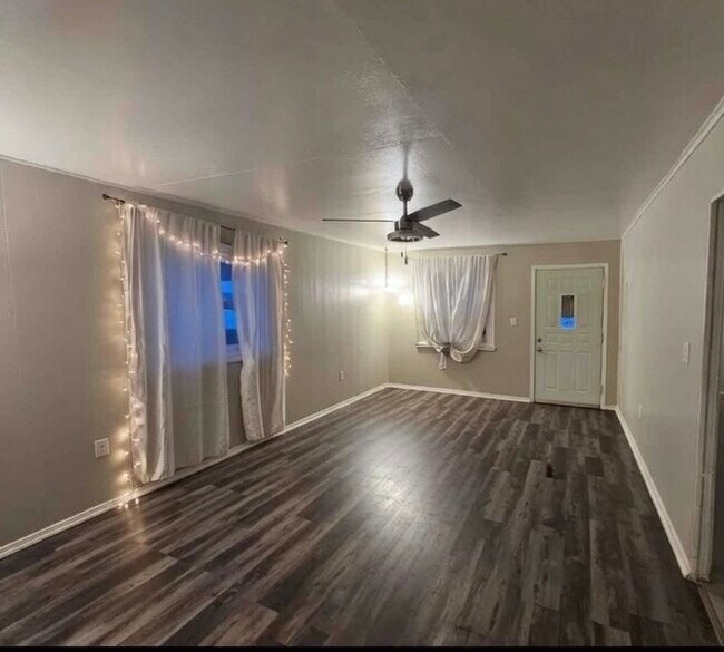 Foto del edificio - 439 Rosewood Ct