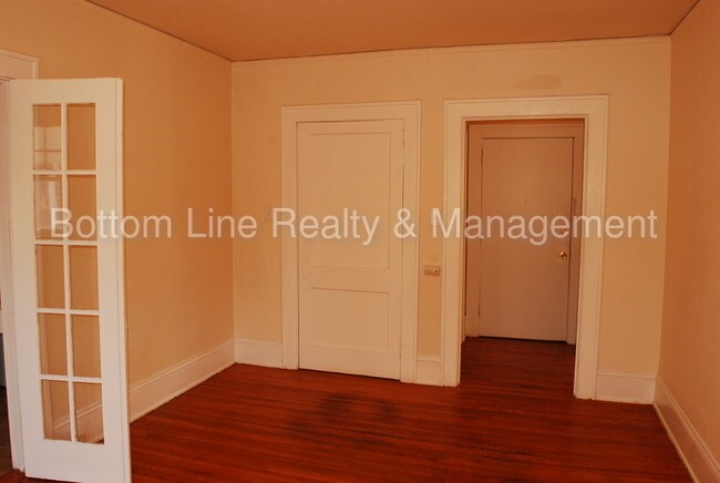 Foto del edificio - 2108 E 7th St