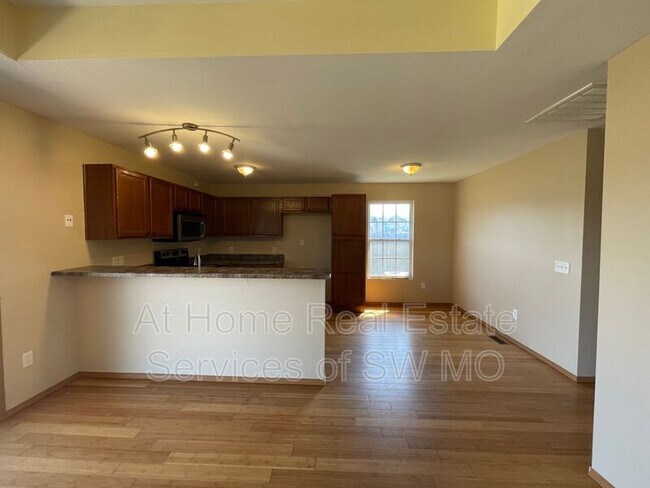 Building Photo - 2421 W Brook Ridge St