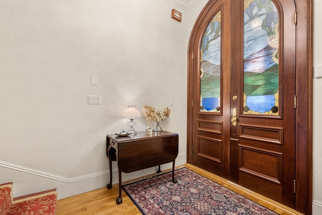 Primary Photo - 194 Beacon St