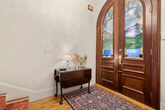 Building Photo - 194 Beacon St