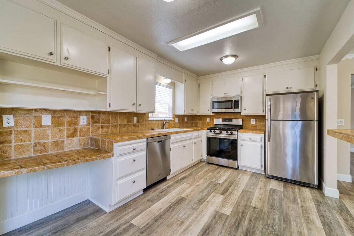 Foto principal - Large 2 bedroom in central Yuba City