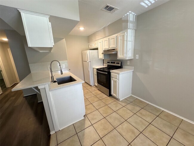 Foto del edificio - 318 S Poplar St