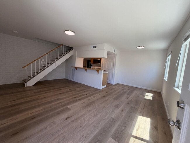 Building Photo - 609 Avenida del Platino