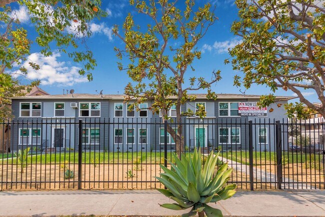Building Photo - Fully Renovated 1 bedroom Apartment! 1/2 o...