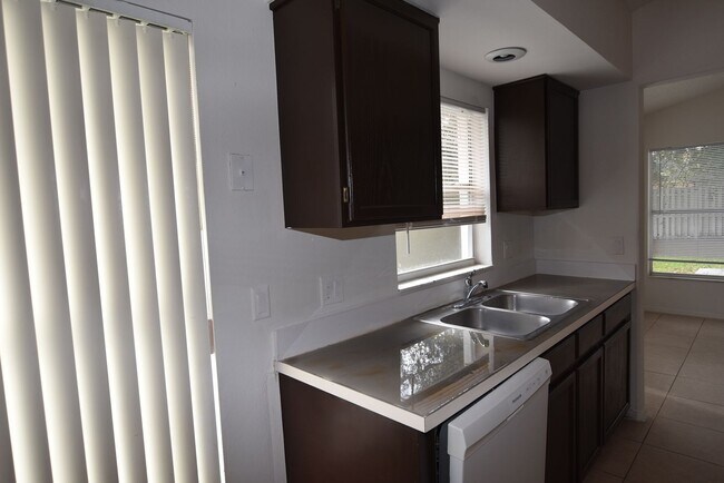 Building Photo - 3 Bedroom, 2 Bath, home for rent at 3240 B...