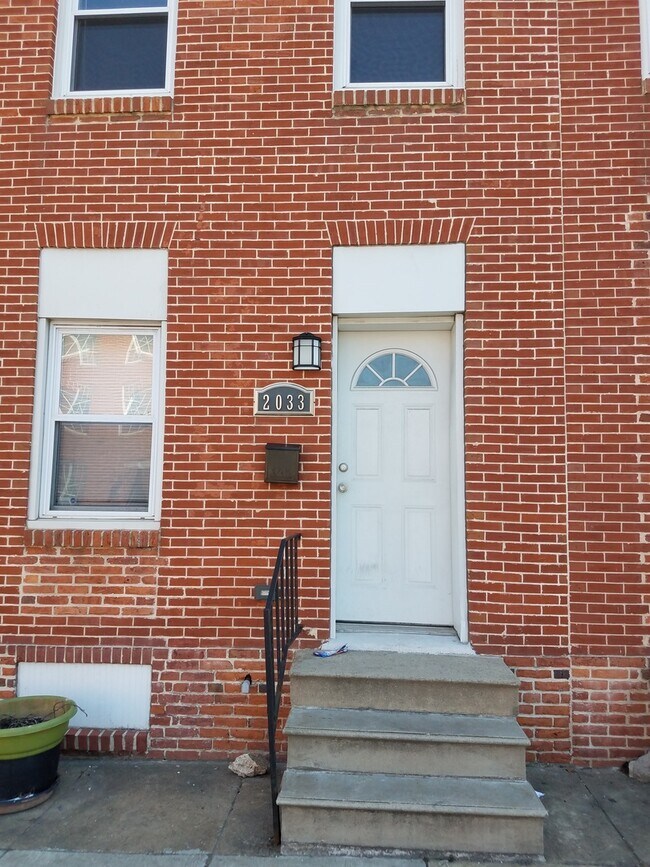 Foto del edificio - Lovely 3 Bedroom Townhome  in East Baltimo...