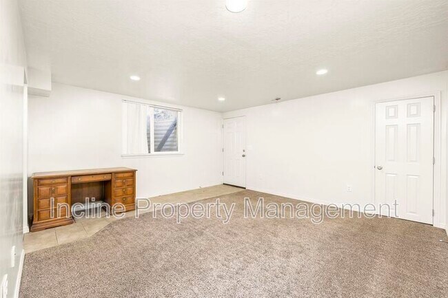 Photo - 627 E 500 S Apartment