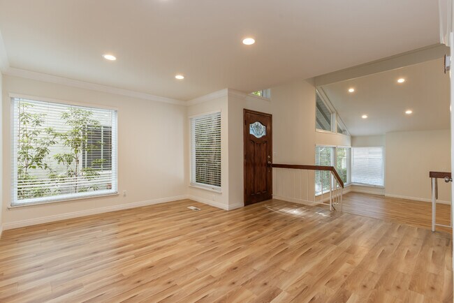 Building Photo - 10227 Autumn Leaf Cir