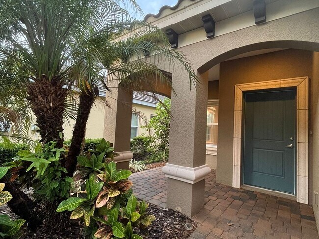Building Photo - 3 Bedroom 2 Bath + Den Single Family Pool ...