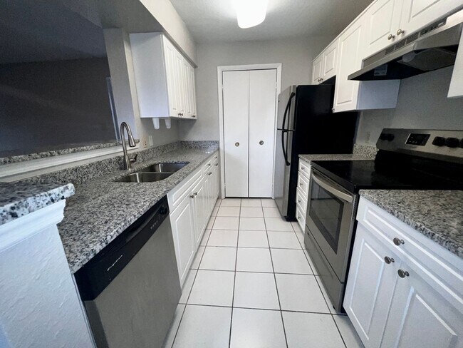 Foto del edificio - 3/2 Regency Gardens 1st Floor Condo with N...