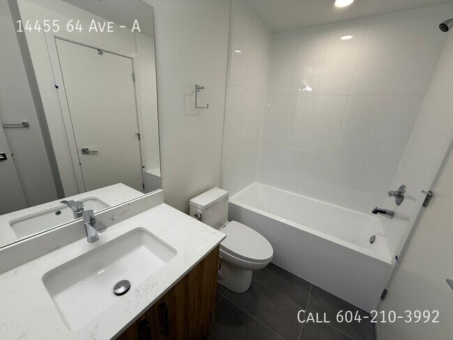 Photo du bâtiment - Brand New Condo in Sterling at Bell Centre...