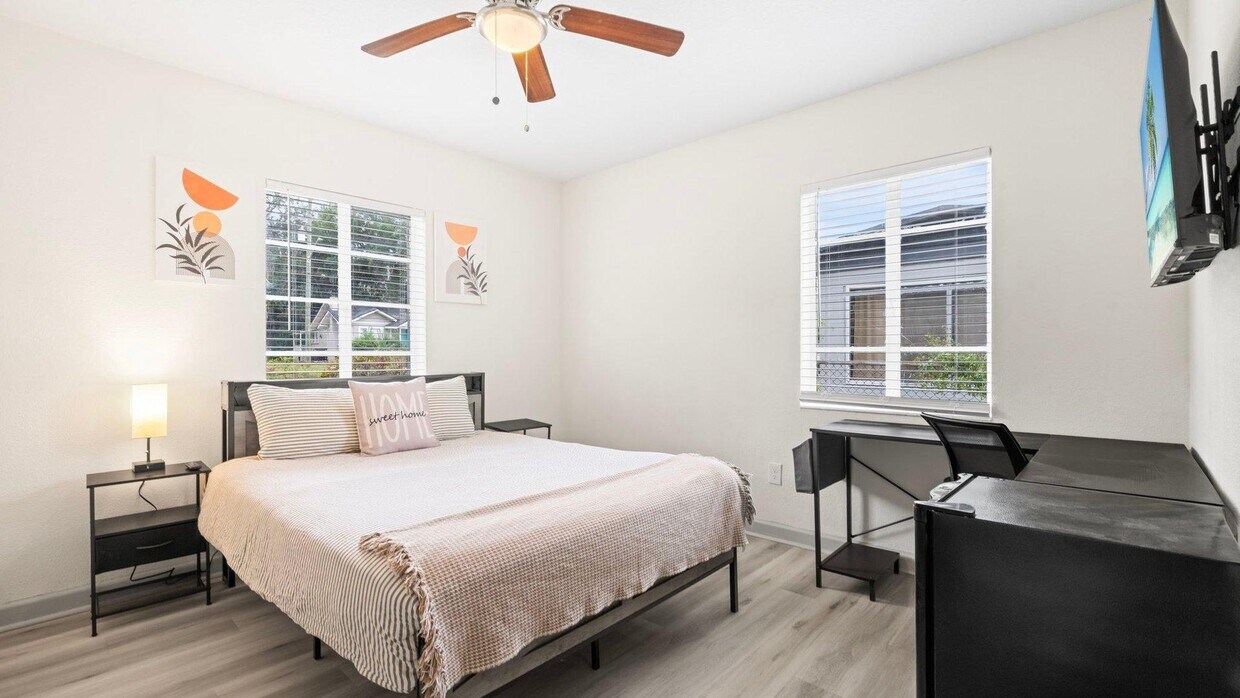 Foto principal - 219 W 41st St