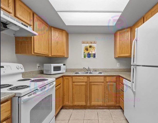 Building Photo - Incredible condo near UNR! This charming 2...