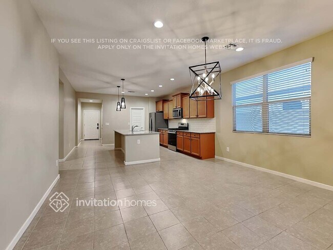 Building Photo - 373 W Satinka Dr