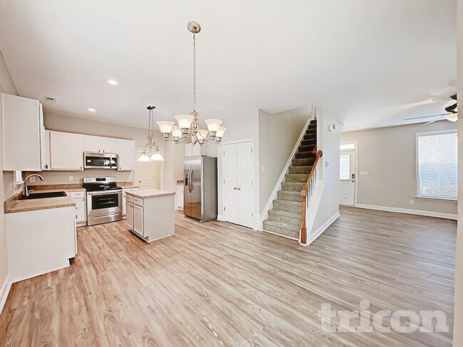 Foto del edificio - 553 McCarthy Dr