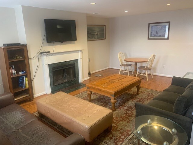 Living Rm - 1622 H St SE