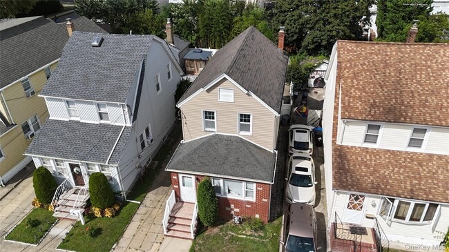 Building Photo - 105 Pilgrim Pl