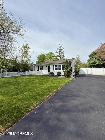 Building Photo - 878 Salem Dr
