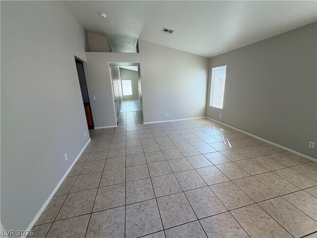 Foto del edificio - 765 Donelle Ave